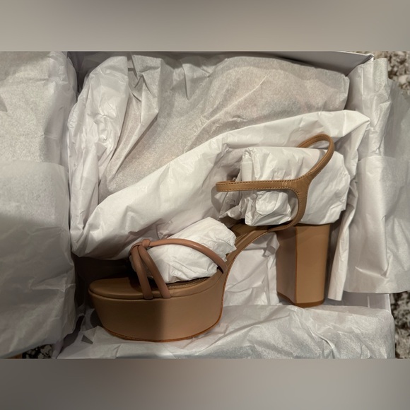 SCHUTZ Heels 🤎 - Picture 2 of 10